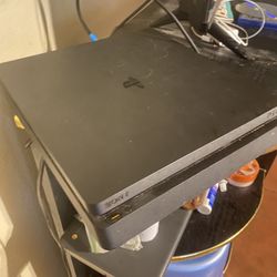ps4 slim with 3 controller 