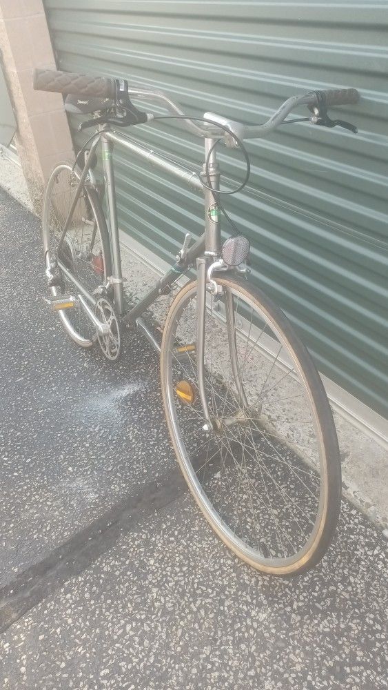 Very Nice Condition Man's Hybrid 27' Bike