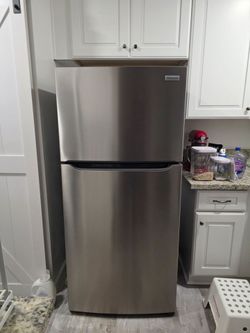Frigidaire Top Freezer Refrigerator