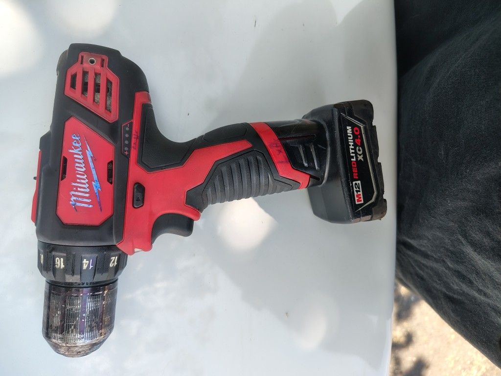 Milwaukee 12volt Drill With 4.0 Red Lithium Battery