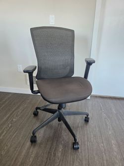 Ergonomic office chair