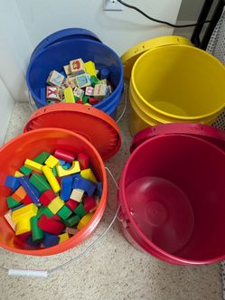 4 - 3.5 gal buckers w/blocks