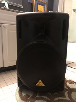 Behringer B215d eurolive self powered speaker system