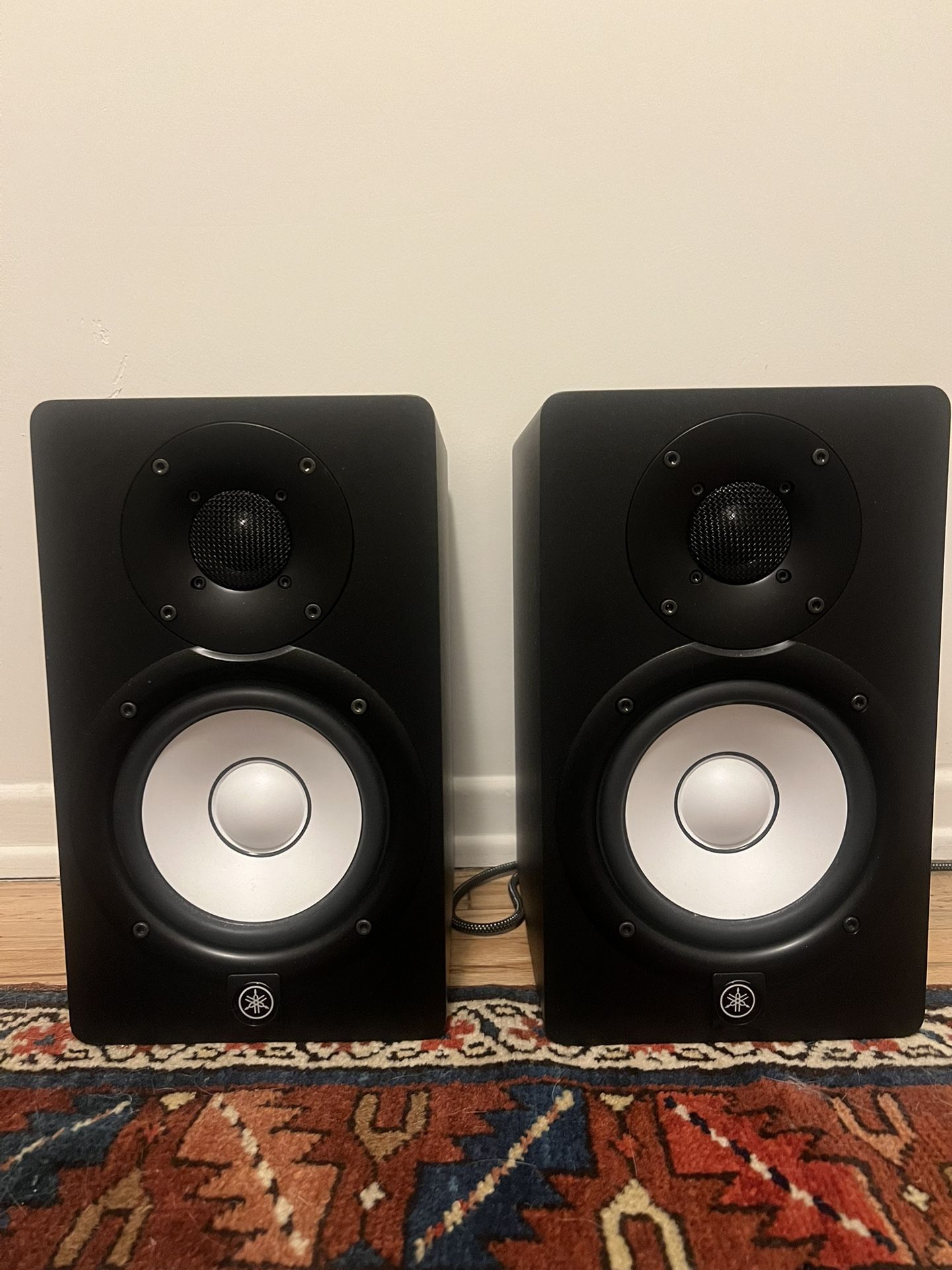 Pair of Yamaha HS5 Monitors + Mogami premium grade 10 ft cables