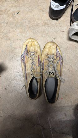 Size 11 used mizunos