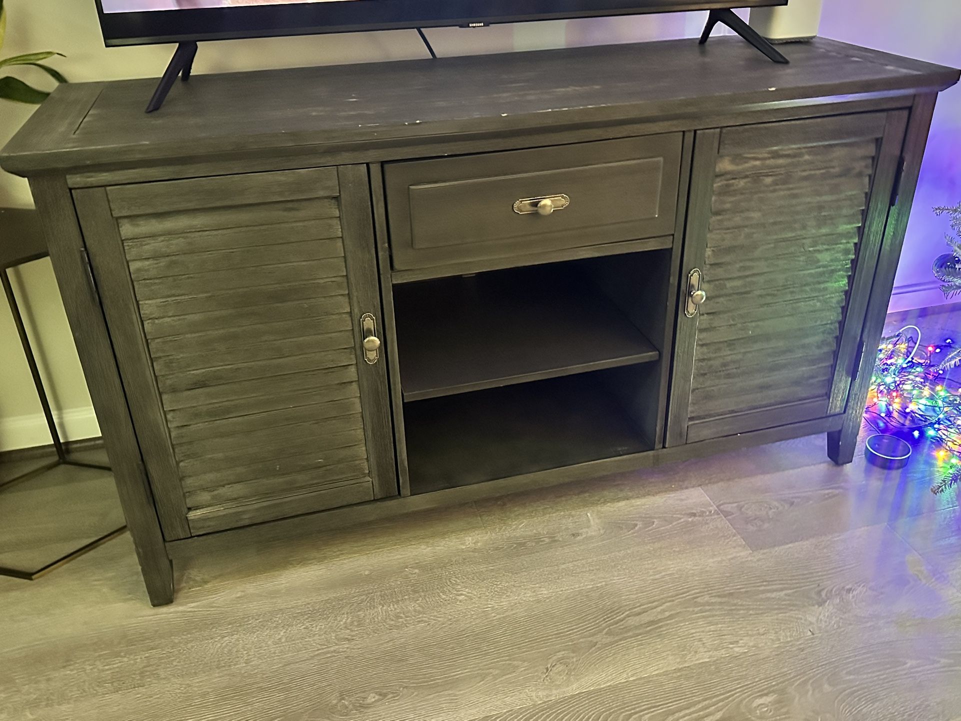 Broyhill TV stand With Drawer And Cabinets 