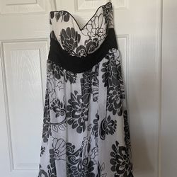 White House Black Market Strapless Dress. Black And White Princesses Empire Waist. Brand New Size 0