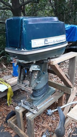 1967 Johnson 60 hp outboard motor does not run, has 110 psi compression in all 4 cylinders, complete motor.