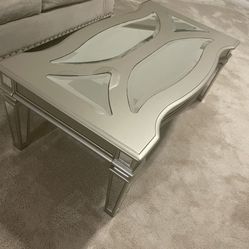 I’m Selling A Coffee Table And 2 An Tables Good Condition Asking $350