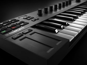 Komplete M32 Midi Keyboard