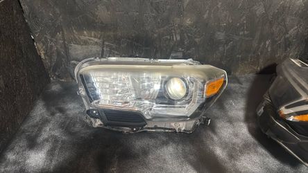 2017 2023 Toyota Tacoma driver side headlight