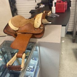 Saddle 