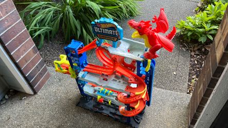 Hot wheels ultimate garage