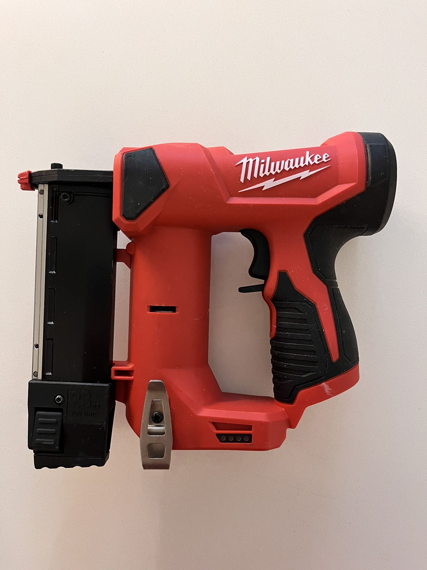 Milwaukee Gauge Pin Nailed 