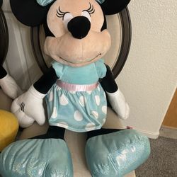 Giant Minnie Mouse