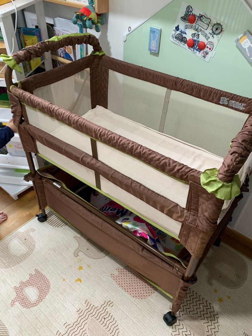 Baby Bassinet With Side Sleeper ( Arms Reach Co Sleeper)