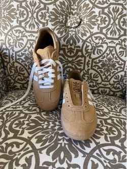 Adidas Samba style sneakers Women’s size US 7 / EU 40