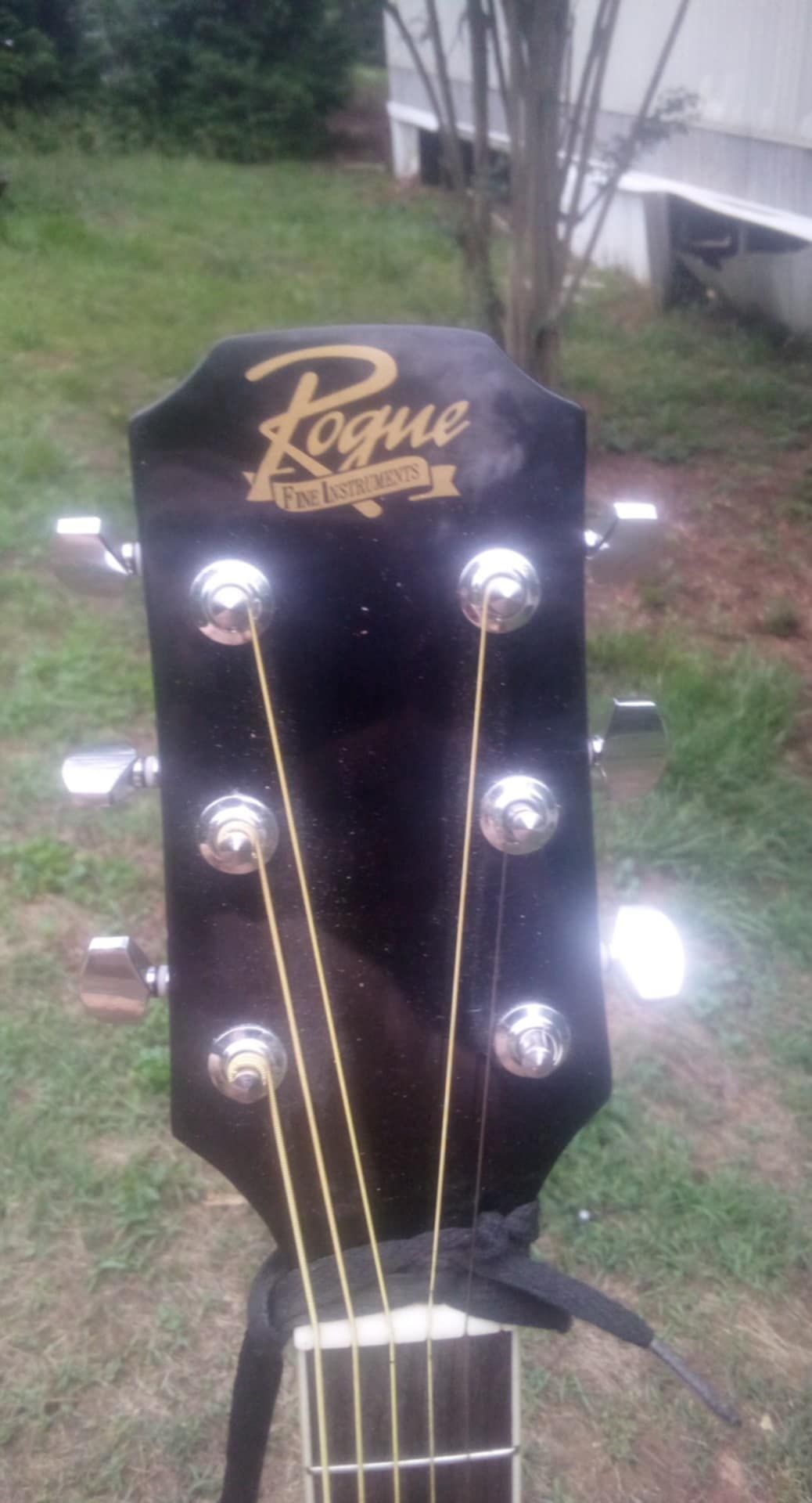 ROGUE ACOUSTIC GUITAR BRAND NEW
