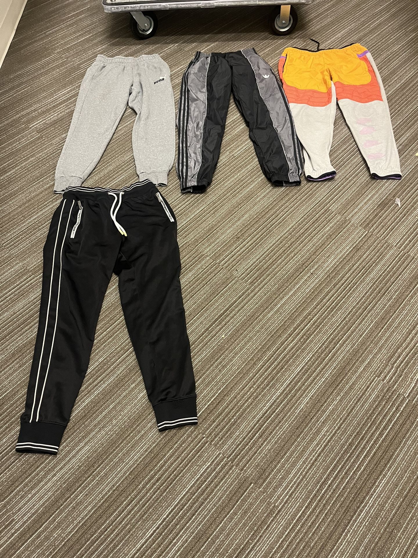 Men Sweatpants Size Medium Everything For 50.00