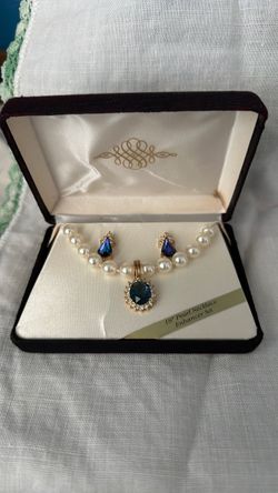 Vintage 18 Inch Faux Pearl Necklace and earring set
