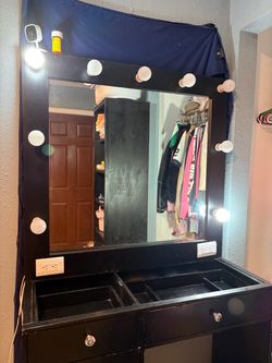 Vanity desk