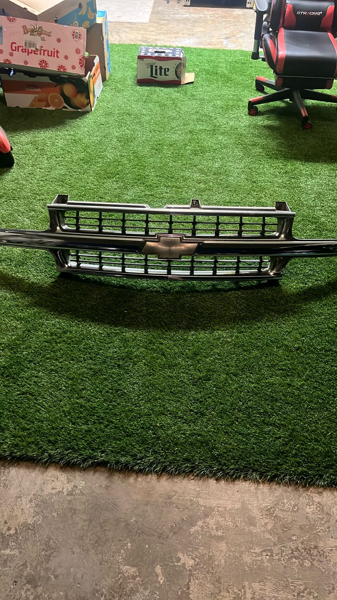 2004 Chevy Tahoe Grille