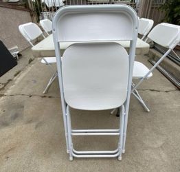 Se Rentan Mesas Y Sillas