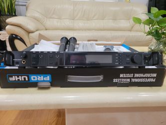 Professional Wireless Microphone System, True Diversity Dual Wireless Microphone Set with Auto Scan Channels. Like new condition.