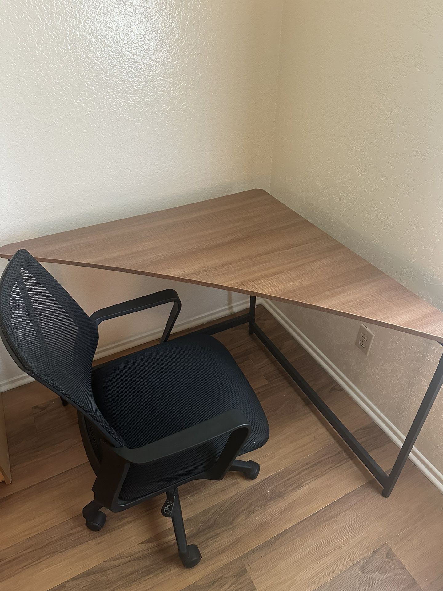 Small Corner Desk & Desk Chair