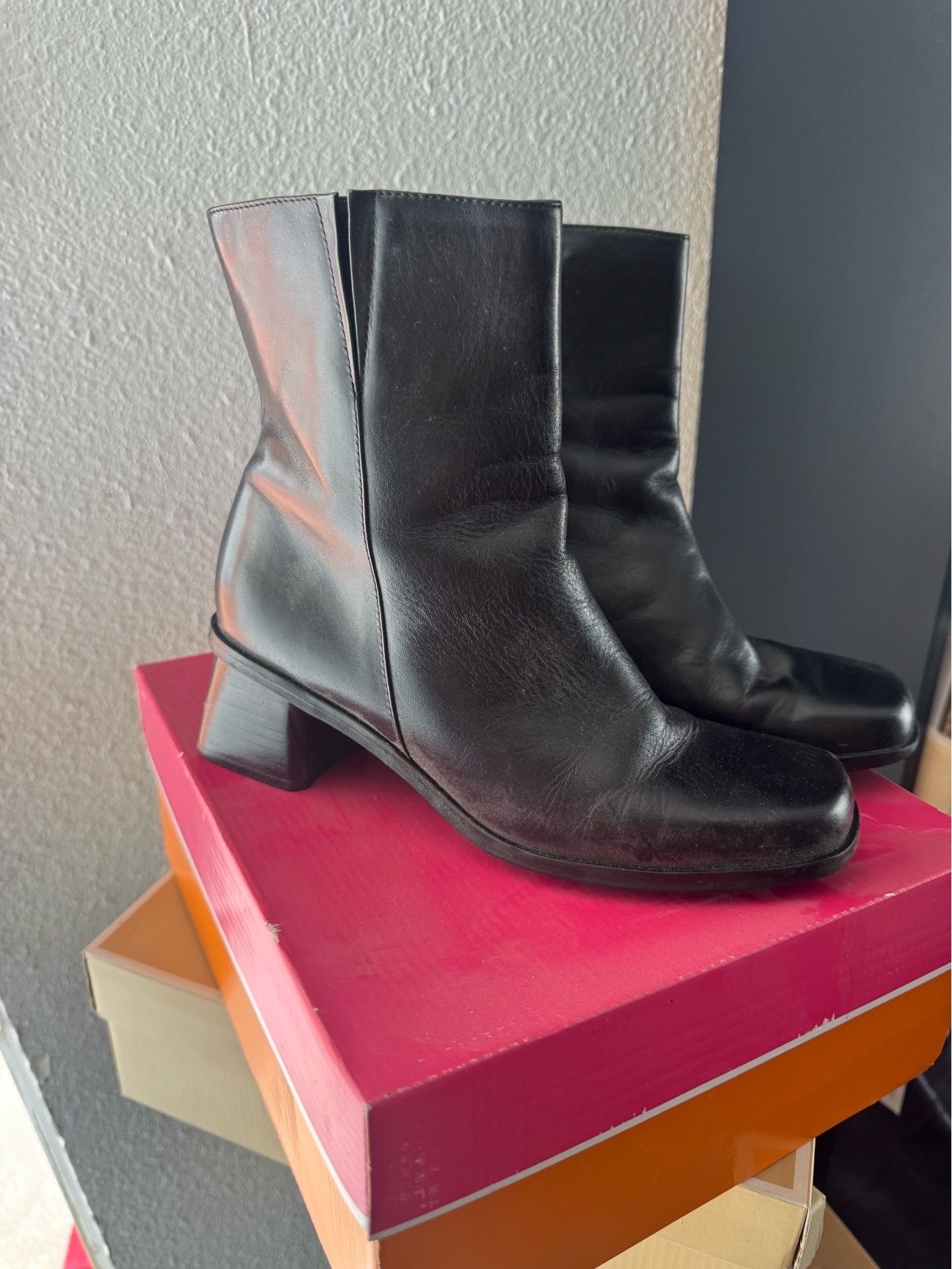 Naturalizer leather black short boots size 8