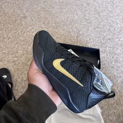 Kobe 11 ‘Fade To Black’ 