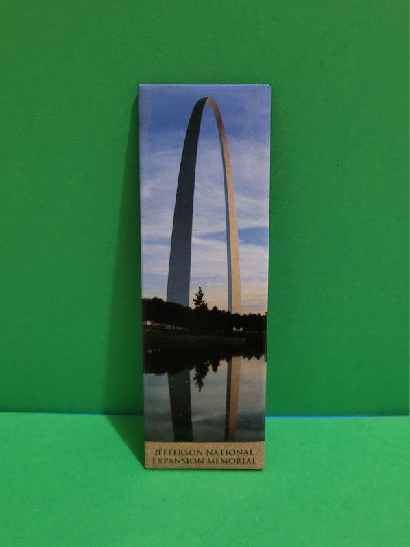 Jefferson National Expansion Memorial Fridge Magnet souvenir  Collectible 