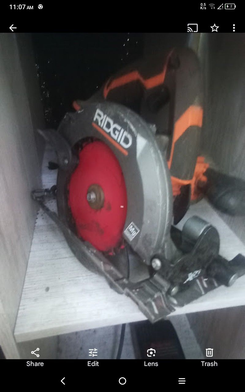 RIGID CORDLESS 18 VOLT CIRCULAR SAW AND RIGID CORDLESS 18 VOLT JOB SITE RADIO