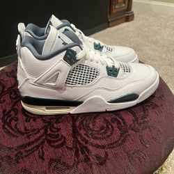Jordan 4 size 7y new