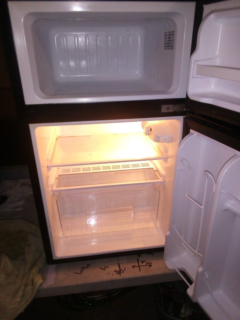 HAIER MINI FRIDGE MAKE OFFER 