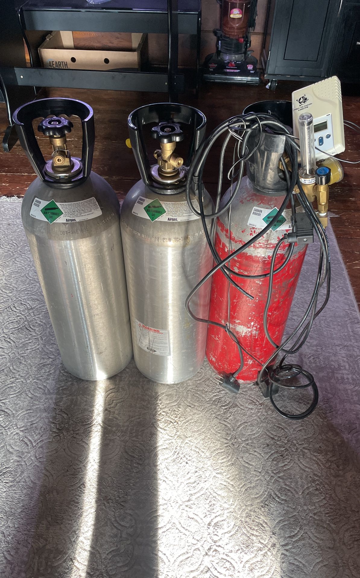 Co2 Tanks With Co2 Controller