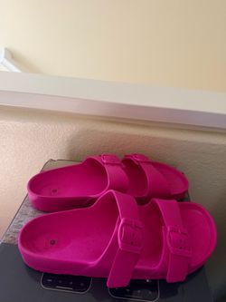 Women’s Sandals - Size 10