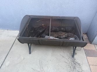 Outdoor Fire Pit with Mesh Screen Cover