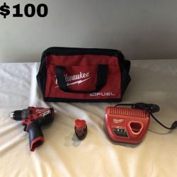 Milwaukee M12 FUEL 12-Volt Lithium-Ion Brushless Cordless 1/2 in. Hammer Drill with M12 battery and bag 