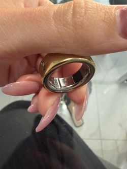 Oura ring 4 VERY GOOD CONDITION GOLD