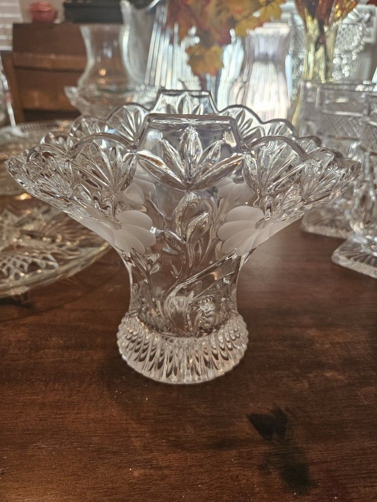 -GREAT. CHRISTMAS GIFT
This is a Princess House Crystal Frosted Floral Vase
