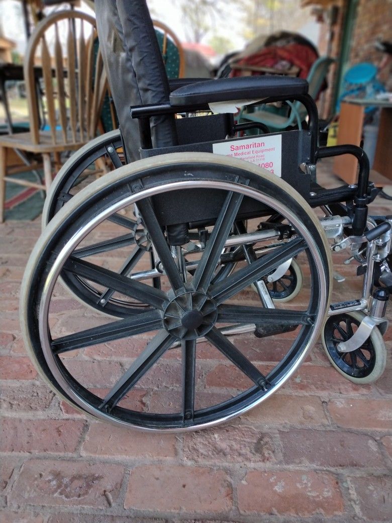 Invacare Manual Wheelchair Mod. 2016AD886