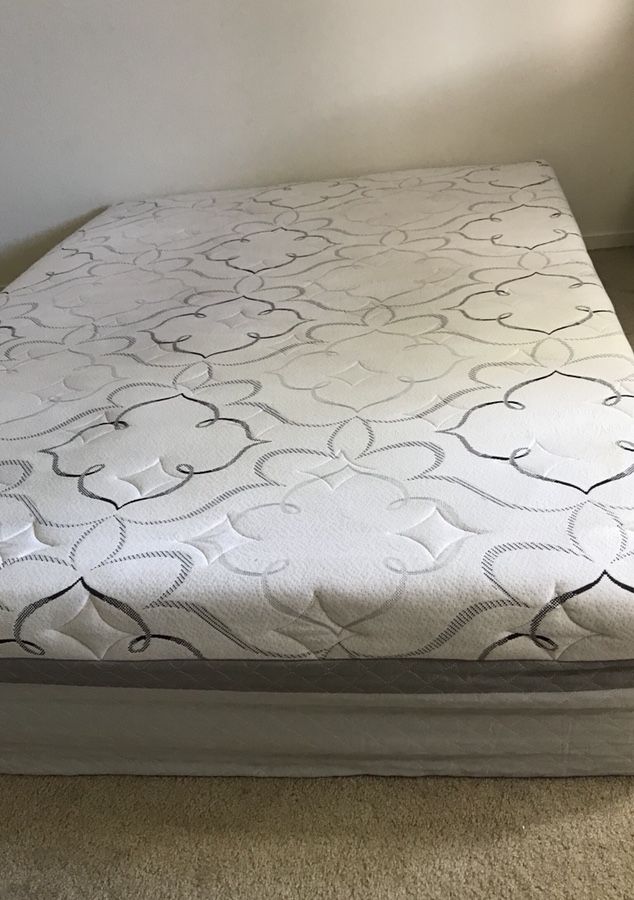 Sleep Innovations Novaform Gel memory foam Queen mattress (model M-14G3LAYQ)