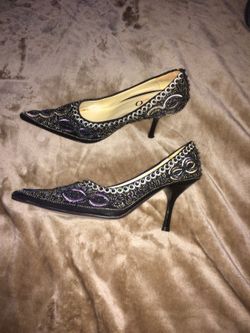 Beaded & embroidered black DRESS Pumps