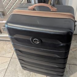28" Luggage Located In Mesa Main Street And Gilbert Rd 
