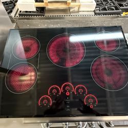 🔥 Café 30” Electric Range – Model CEP90301N1BB 🔥 ✨ Sleek & Powerful | Premium Cooking Performance