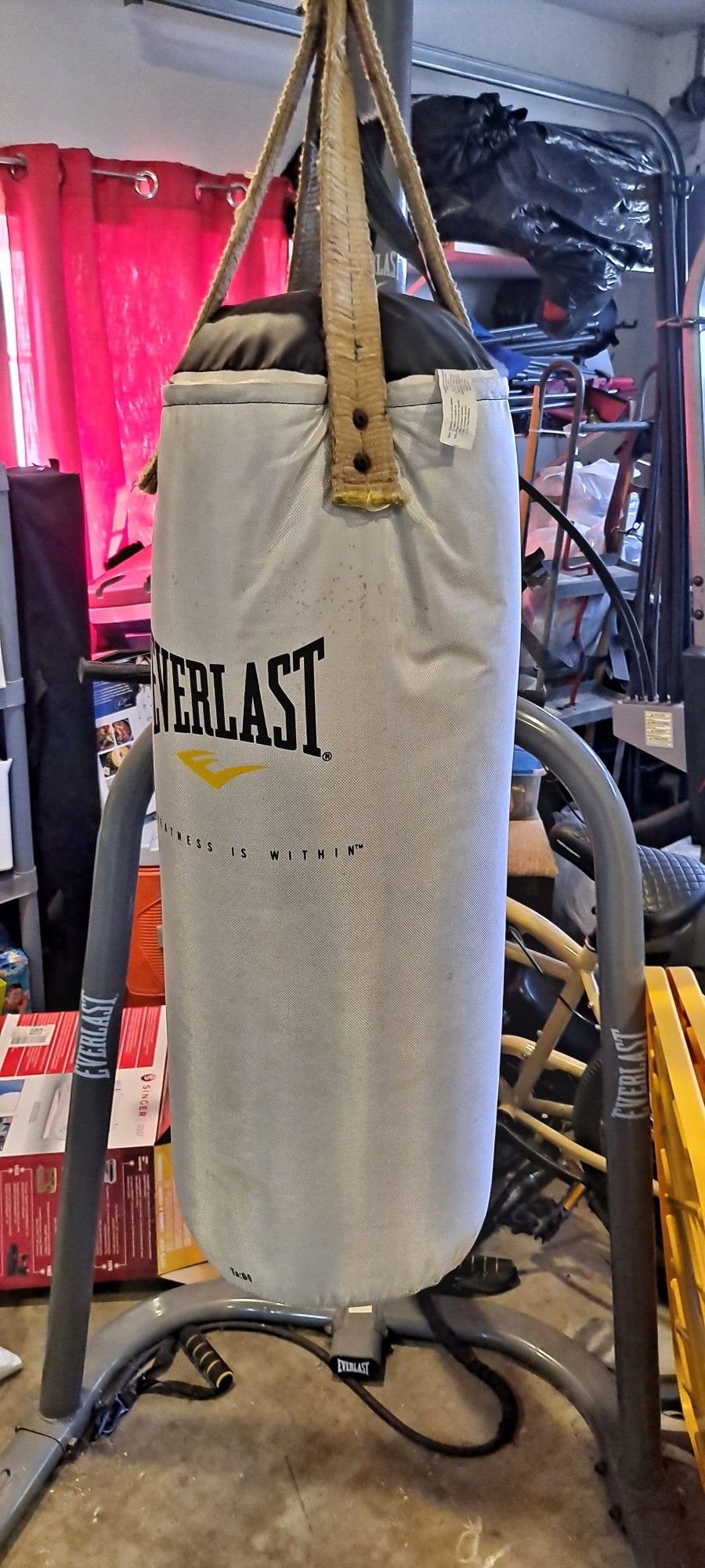 Everlast Puching Bag With Stand Heavy Duty Straps +boxing Gloves Lots