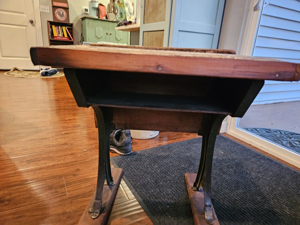 Vintage 1940's end Table 