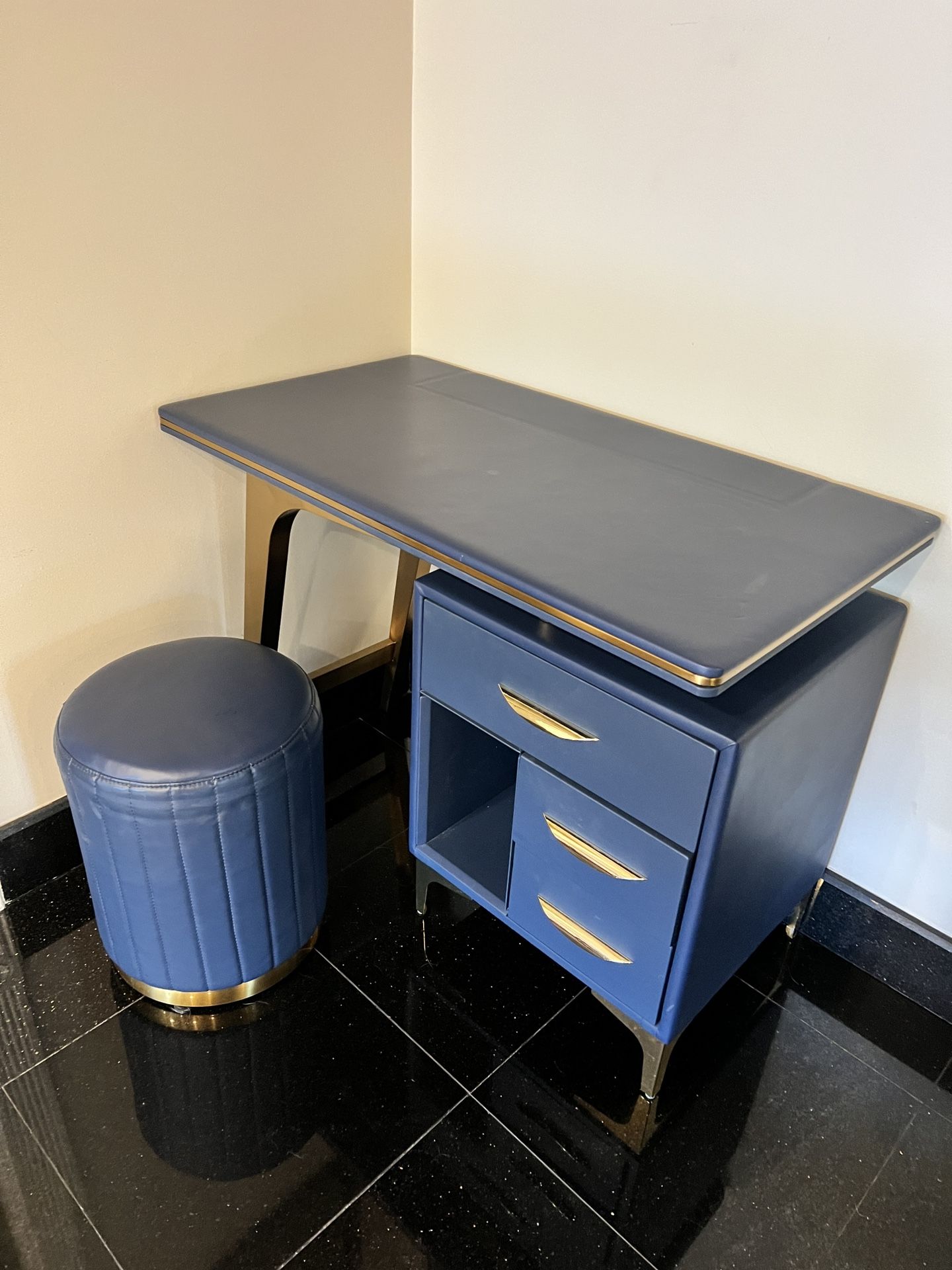Vanity/ Desk/ Escritorio/ Sillon/ Chair