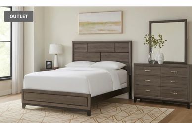 Queen bedroom set( head and footer, dressing table with 1 night stand